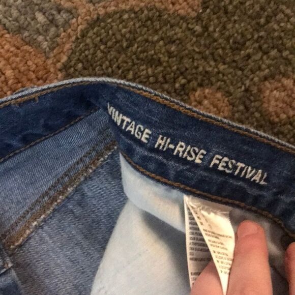 EUC AMERICAN EAGLE 8 VINTAGE HI RISE JEAN SHORT - Picture 3 of 11